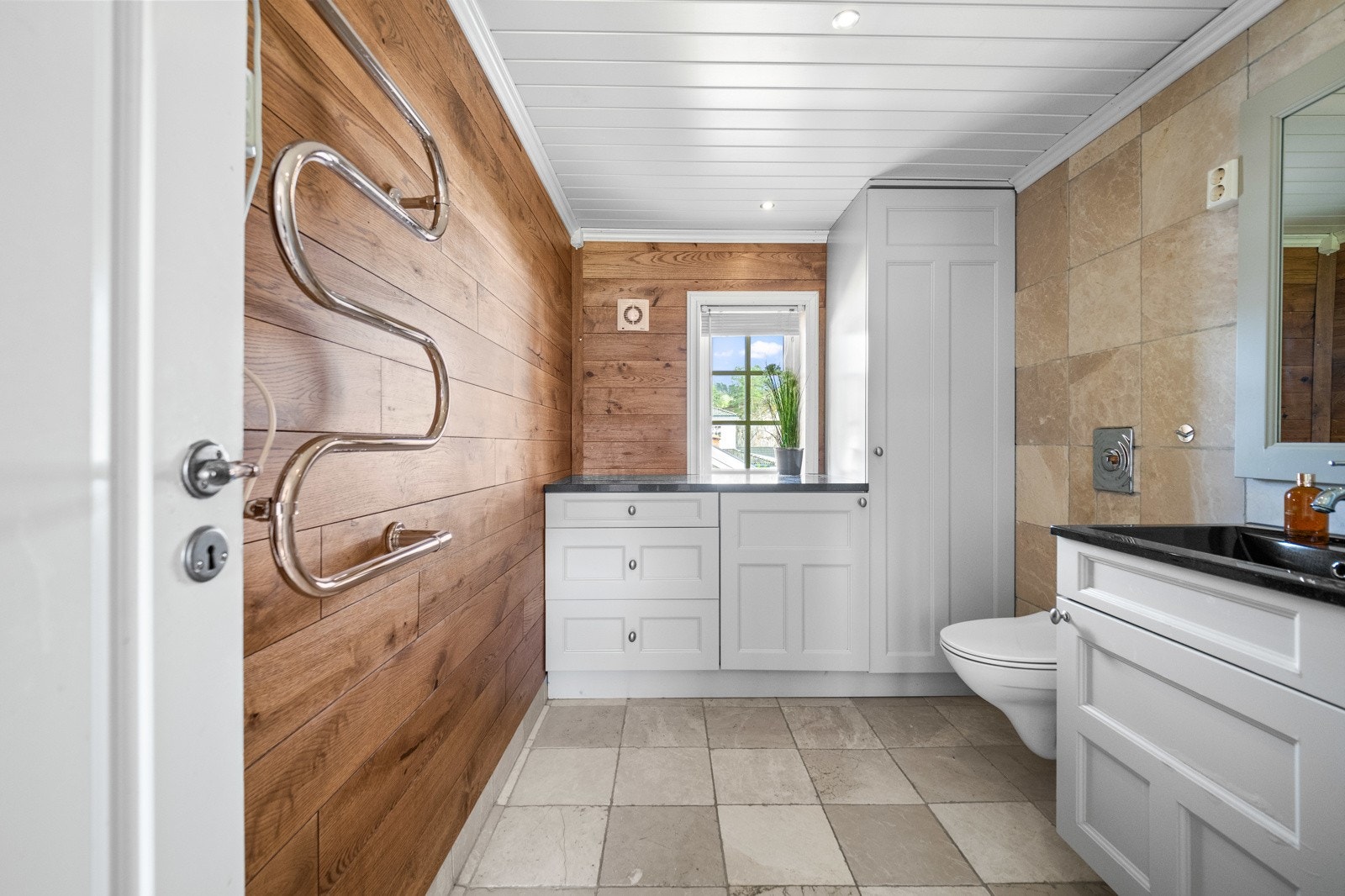 Bad i anneks. Galleribilde