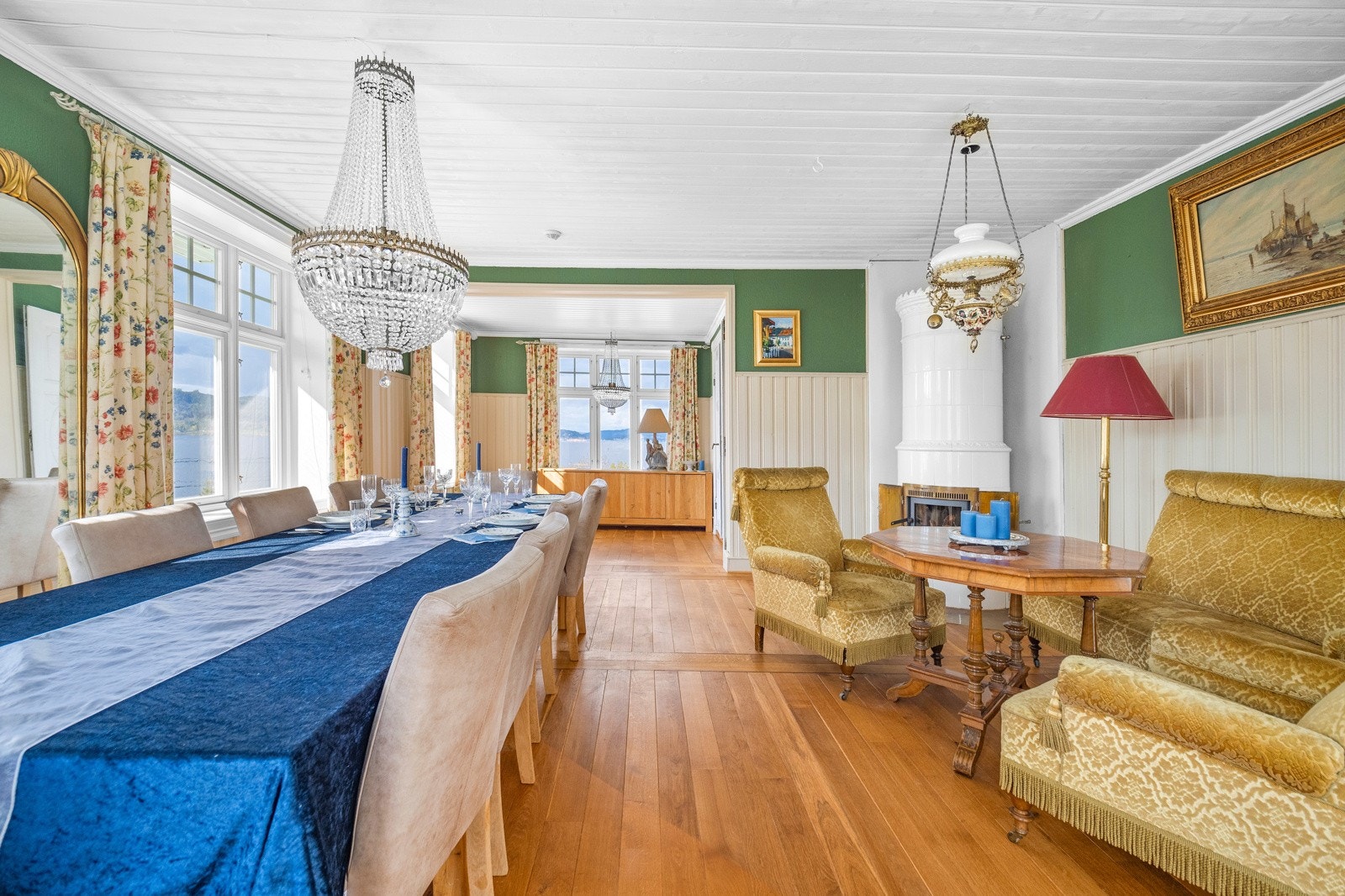 Her er det god plass til å dekke til langbord og invitere til hyggelige selskap. Galleribilde