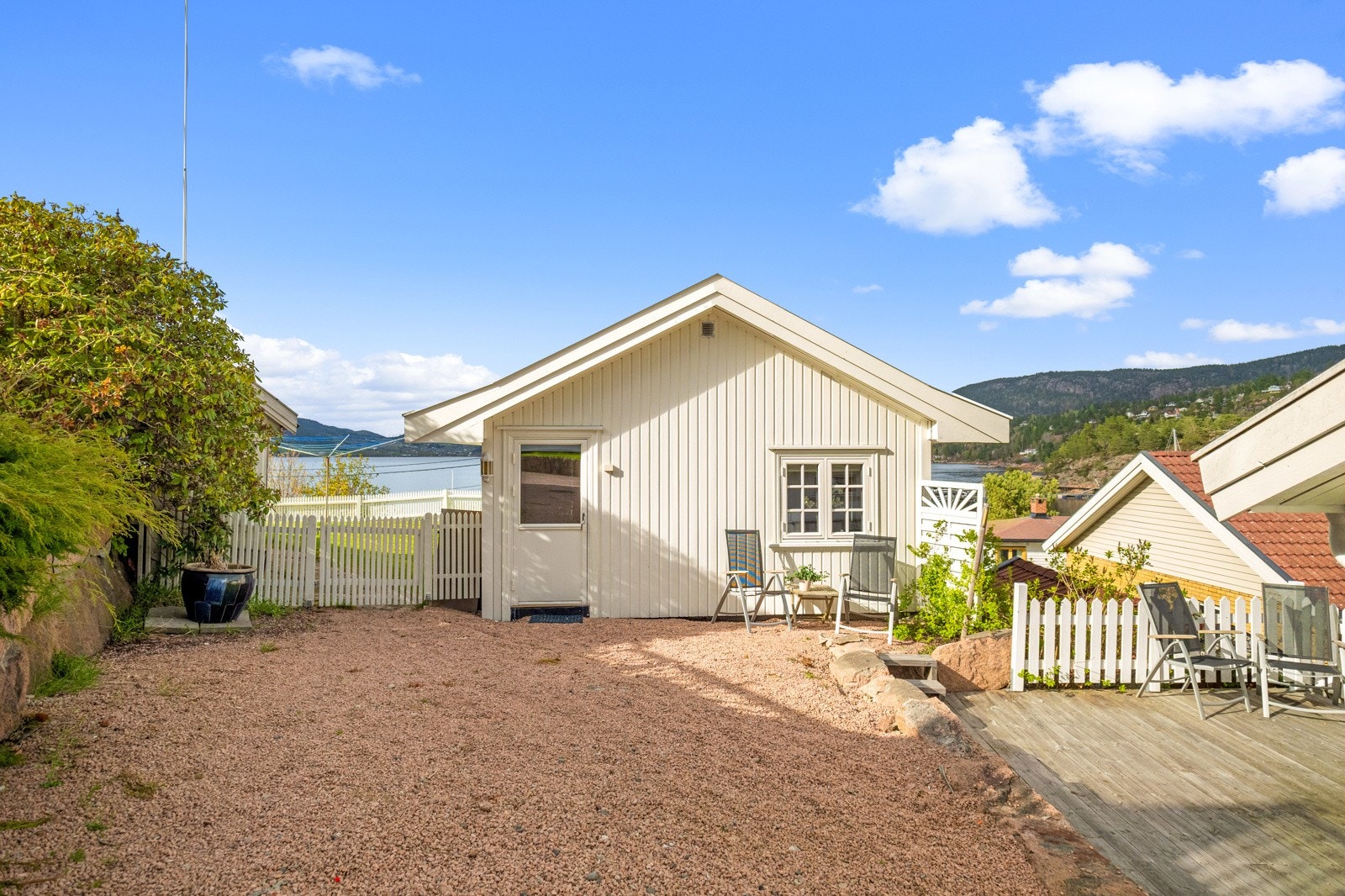 Anneks på 55 kvm innredet med entré, stue, kjøkken, bad og soverom. Galleribilde