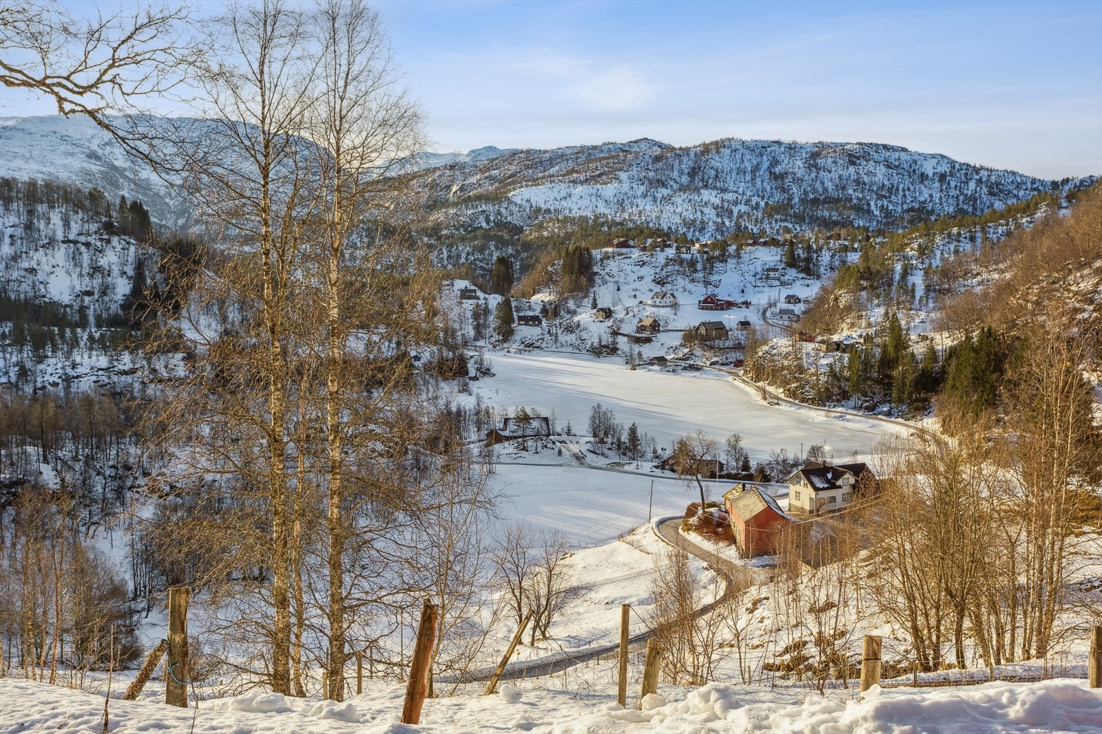 - Fra hytta er det kun 10 min kjøring til nærmeste alpinanlegg - Galleribilde