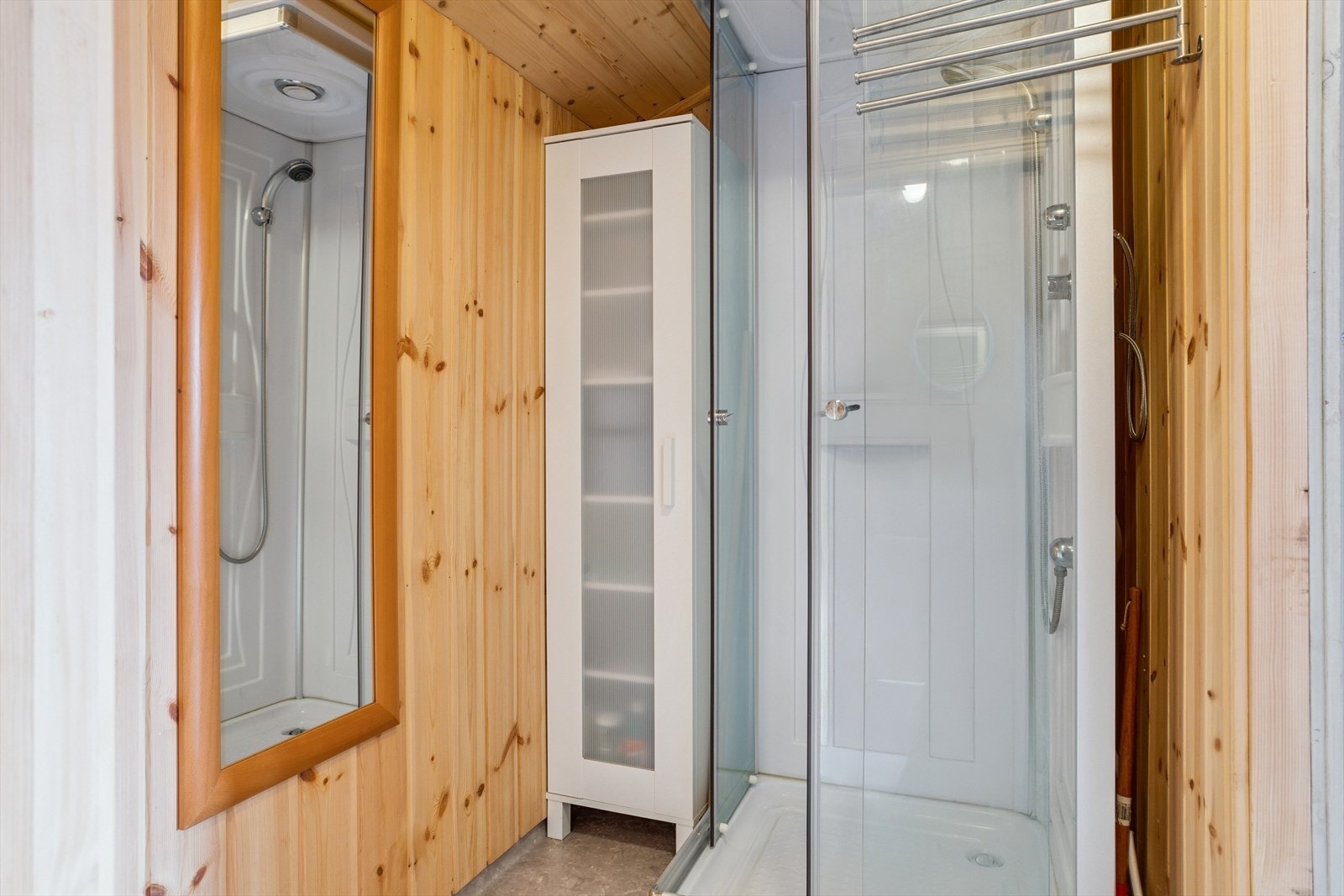 - Et praktisk todelt baderom - Galleribilde