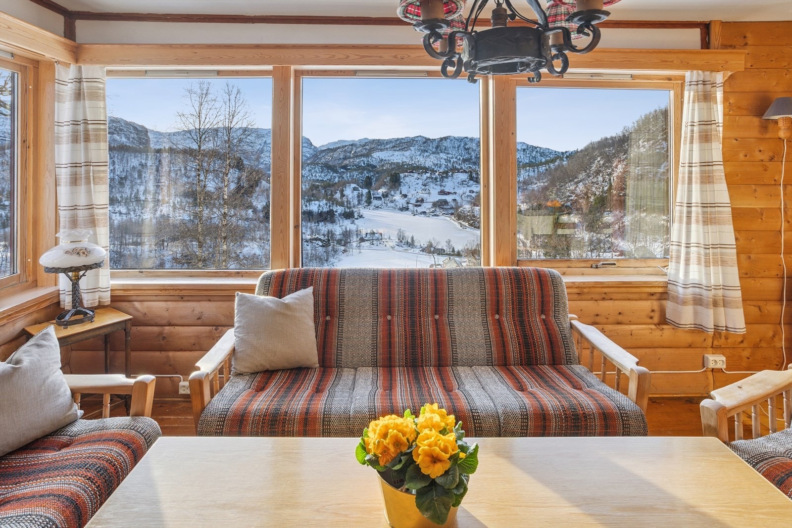 - Nyt naturskjønn utsikt direkte fra stuen - Galleribilde