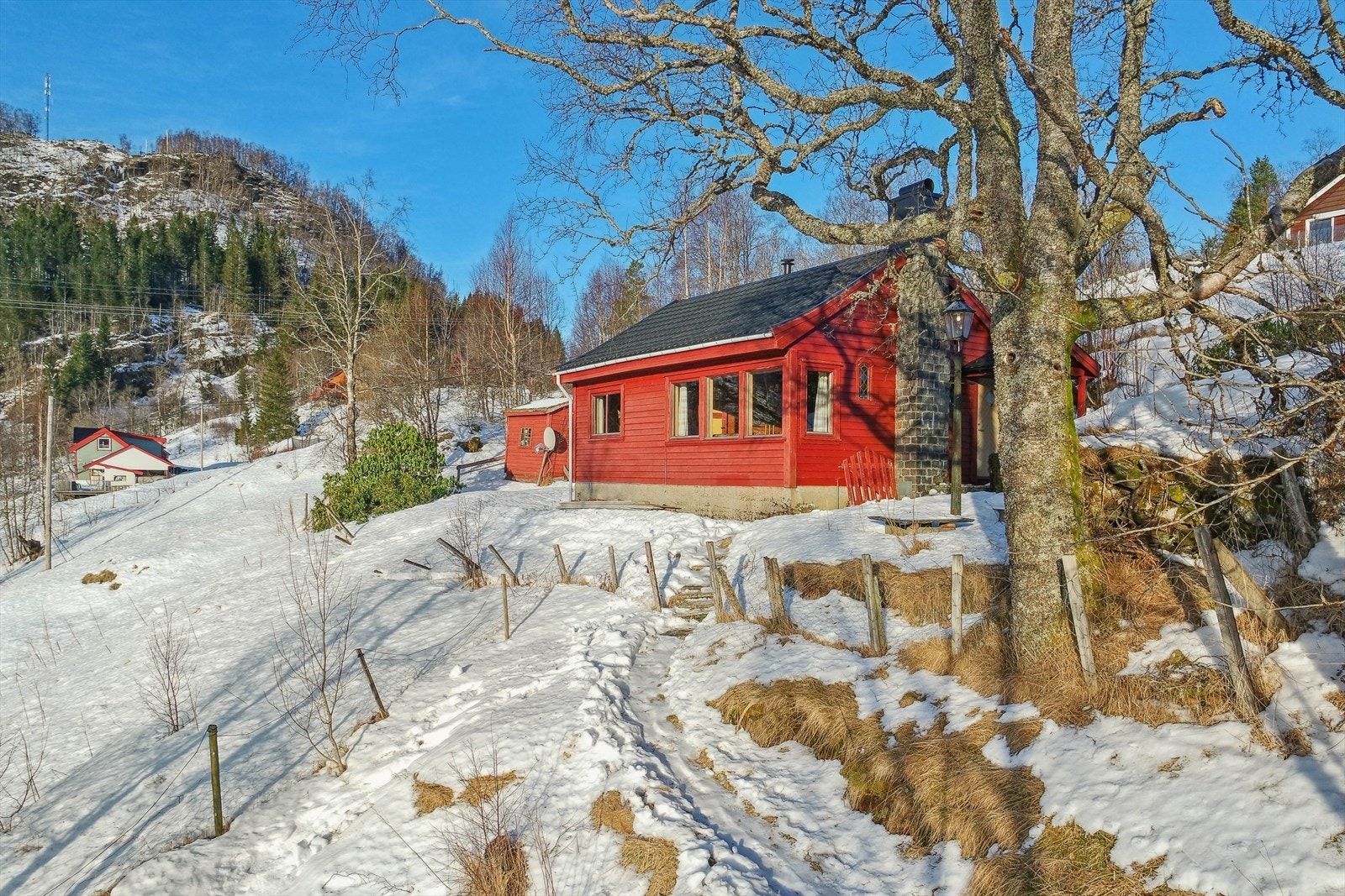 - Merk gjerde rundt eiendommen - Galleribilde
