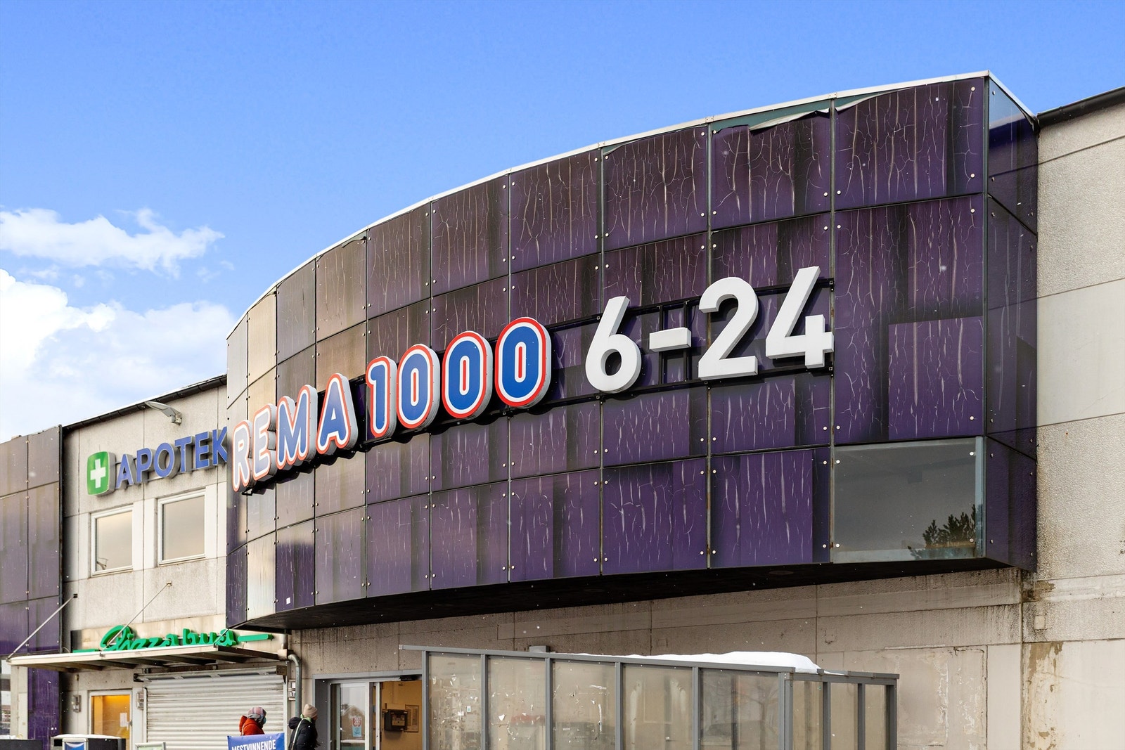 Flere dagligvarebutikker, inkludert Rema 1000, ligger kun få minutters gange unna. Galleribilde