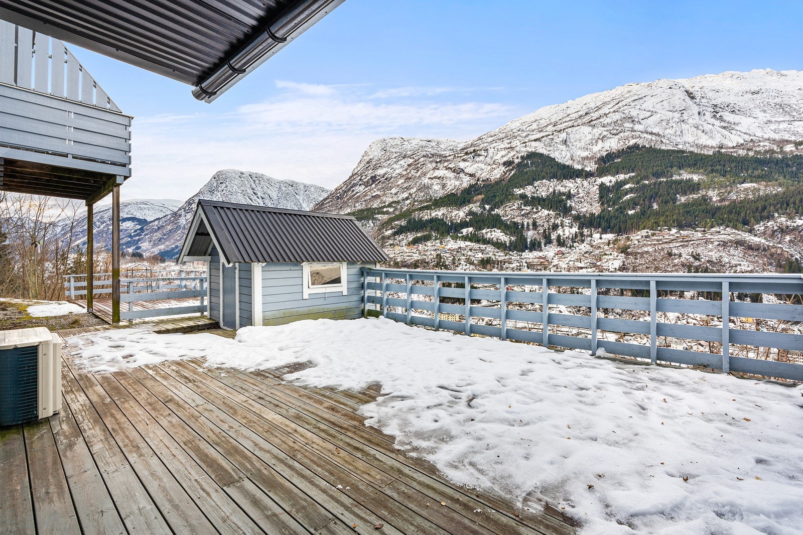 - Romslig terrasse på hele 42m² med gode solforhold - Galleribilde