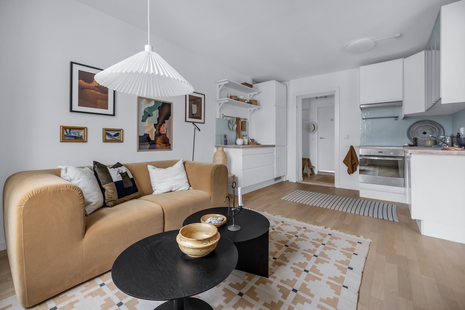 Leiligheten har en gjennomtenkt planløsning med funksjonell og harmonisk rominndeling. Galleribilde