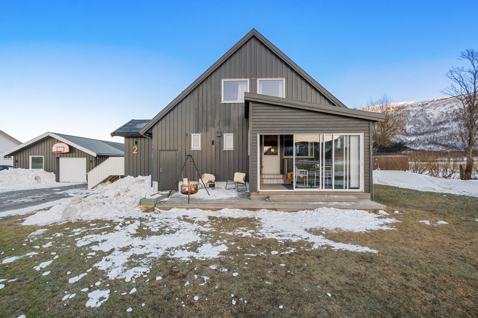 På uteplassen kan solen nytes fra tidlig morgen til langt på kveld i usjenerte omgivelser. Galleribilde