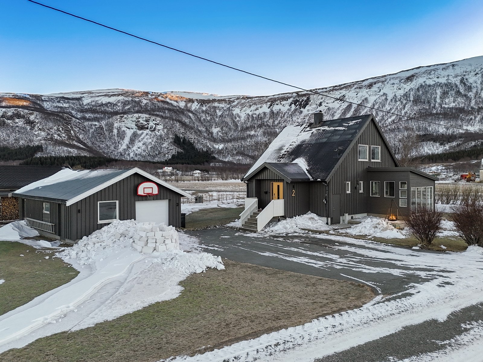 Myklebostad ligger på nordsiden av Bodøhalvøya, omtrent 9 kilometer fra Bodø sentrum. Galleribilde