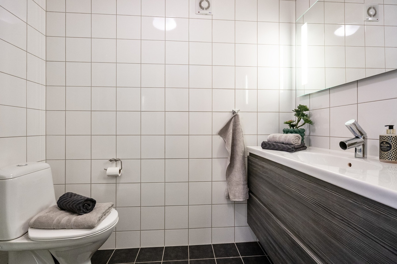 Leiligheten har to flotte bad. Galleribilde