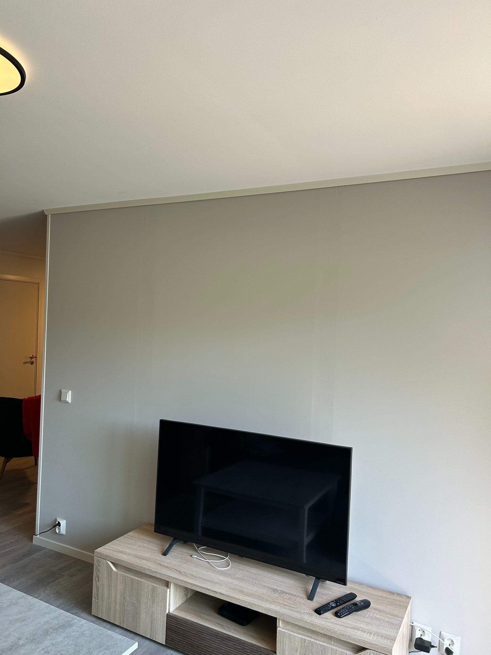 TV / Benk Galleribilde