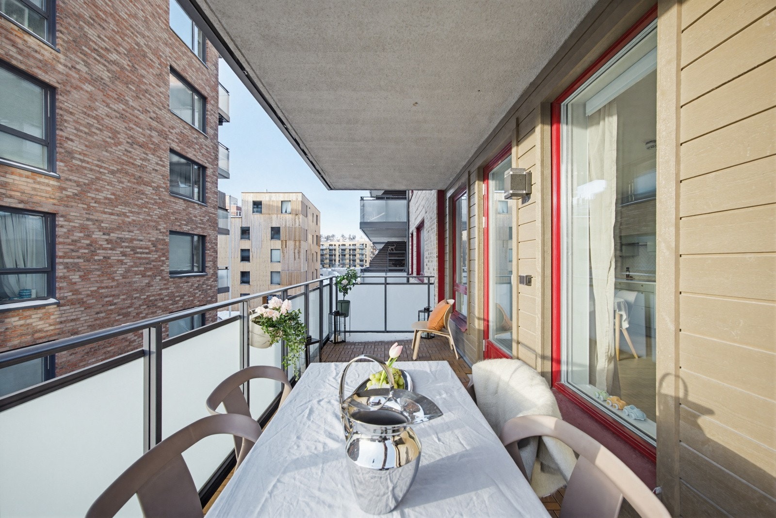 Her har du god plass til hagemøbler, grill, m.m. Galleribilde