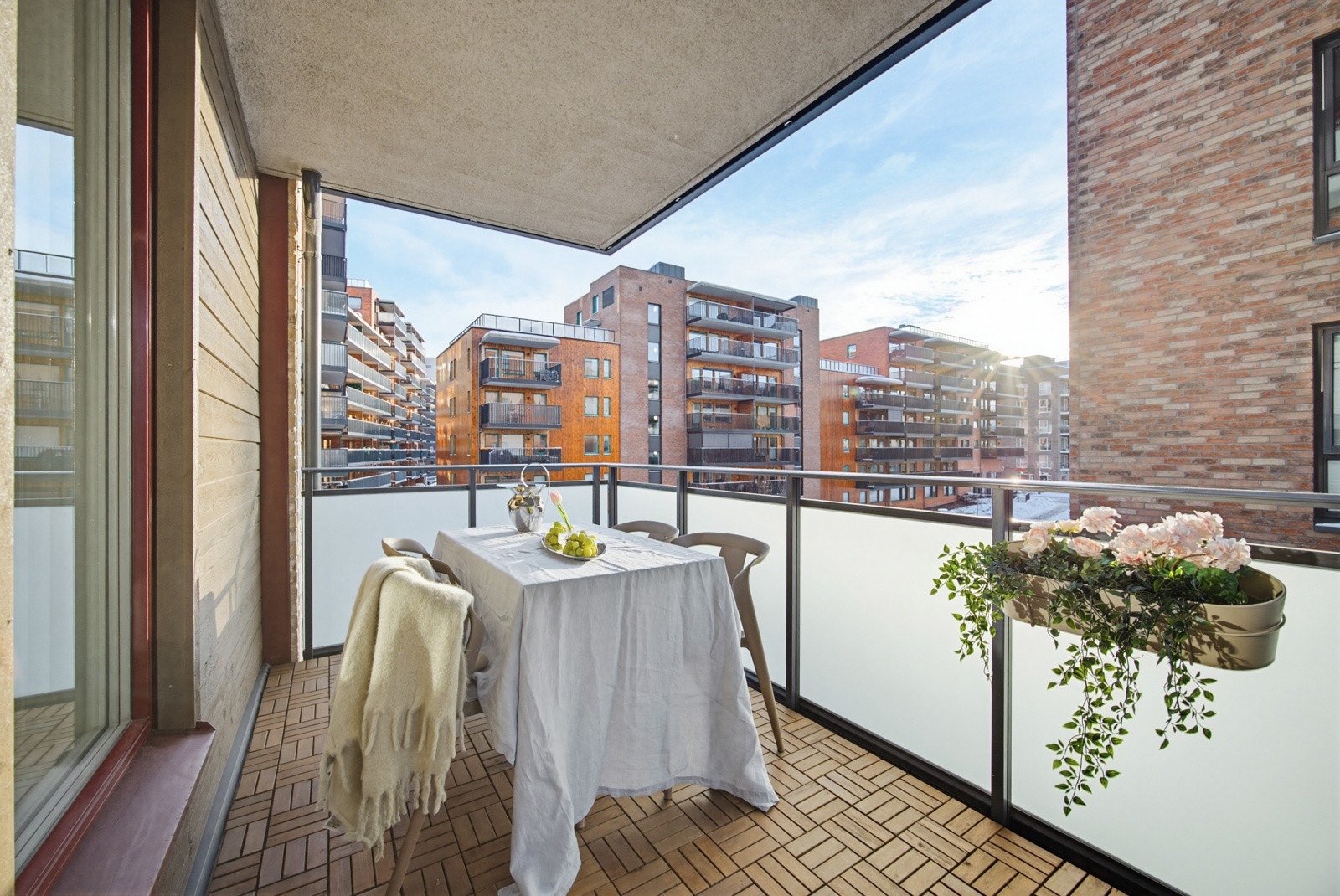 Fra stuen / kjøkkenet har du en balkong på ca. 12kvm! Galleribilde