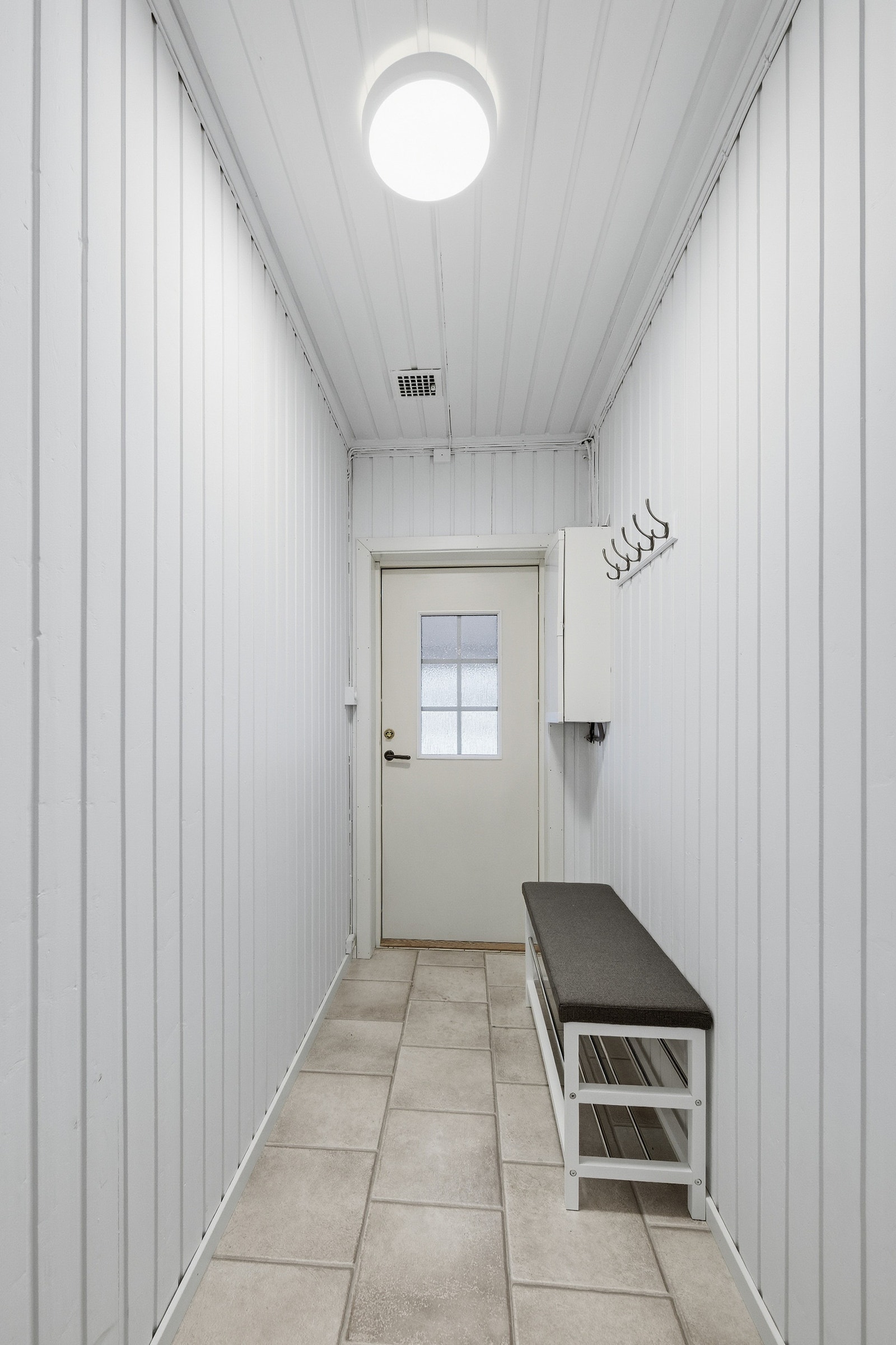 Romslig entré Galleribilde