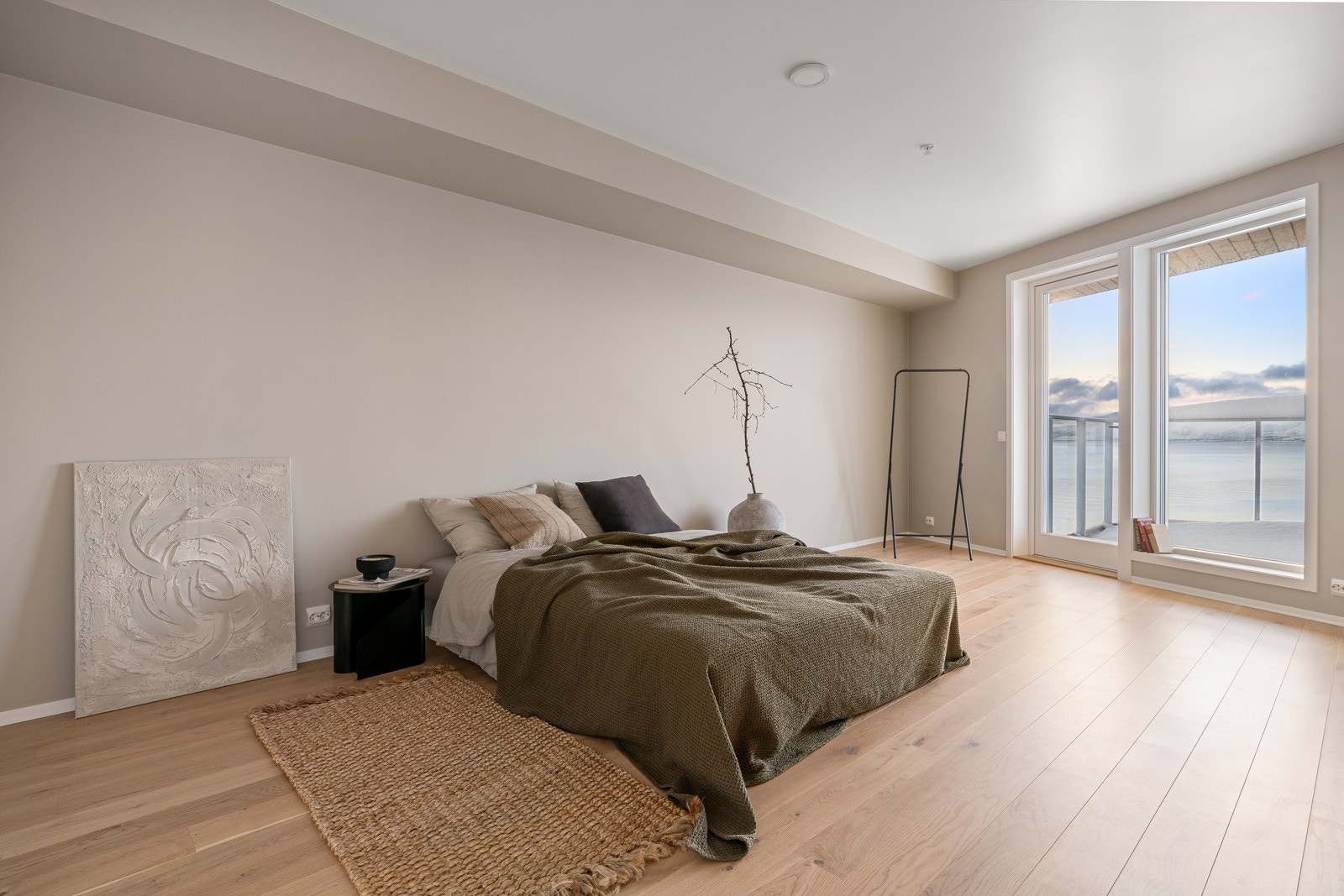 Leiligheten har tre romslige soverom. Galleribilde