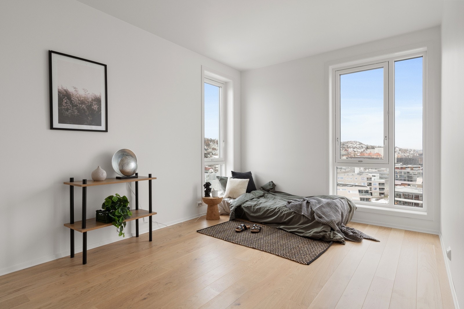 Alle soverommene vender ut mot stille og rolige omgivelser. Galleribilde