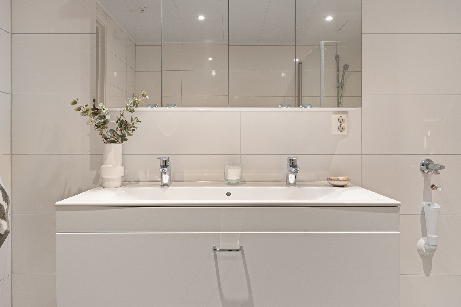 Her er opplegg til vaskemaskin/tørketrommel. Det er også opplegg for vaskemaskin i bod. Galleribilde