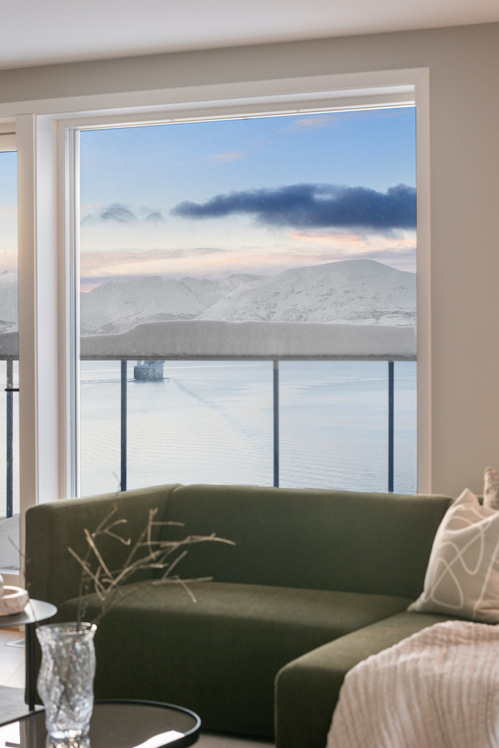 Lekre materialer, fantastiske lys- og utsiktsforhold samt praktisk planløsning. Galleribilde