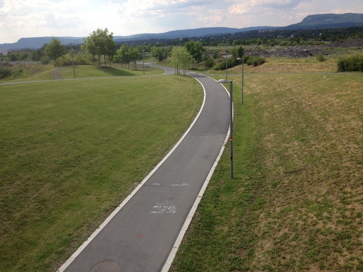 Jogging, biking, roller-skating or just a walk? Galleribilde