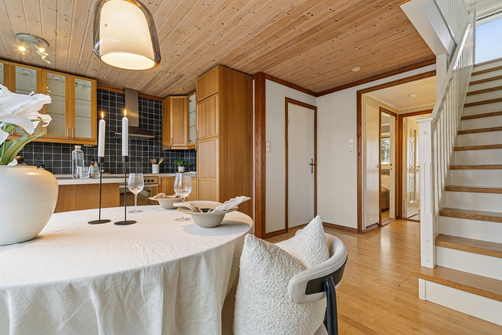 Et kjøkken som inviterer til gode måltider med familien. Galleribilde