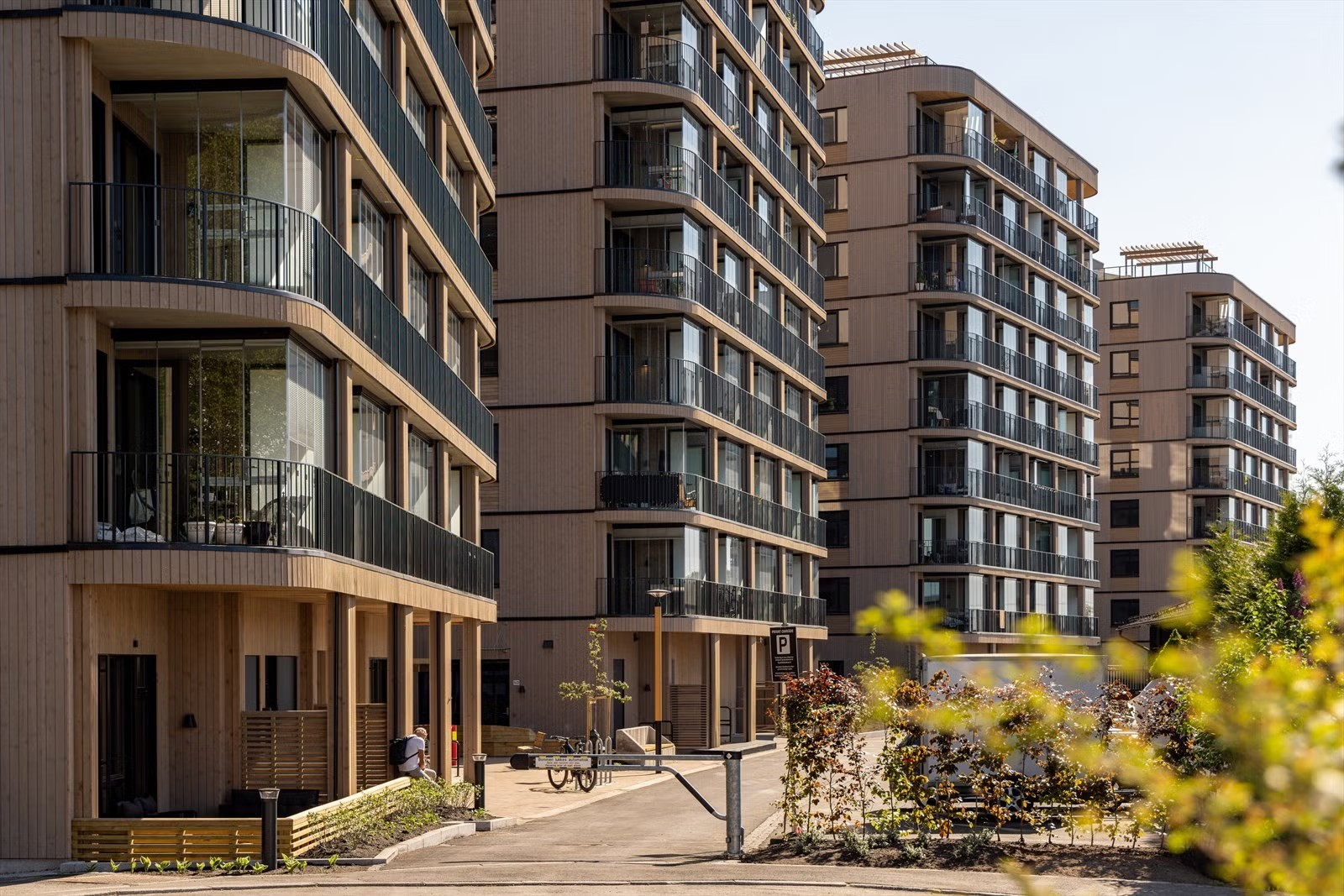 På grunnlag at både miljøaspektet og fellesskapstanken i kombinasjon med arkitektur og utforming ble Fyrstikkbakken 14 kåret til årets leilighetsprosjekt i 2024 av Boligprodusentene. Galleribilde