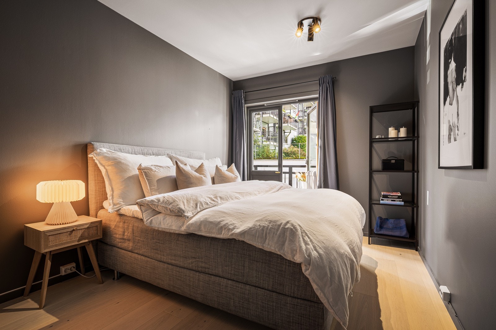 Hovedsoverommet har adkomst til en herlig vestvendt balkong. Galleribilde