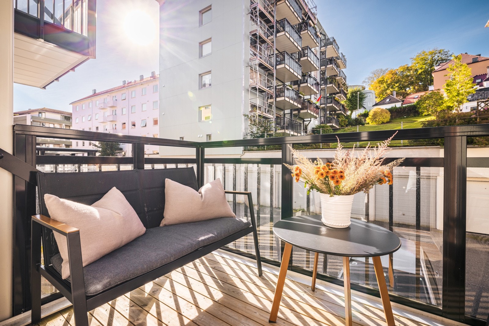 Leiligheten har en nydelig beliggenhet på Nordnes, med en vestvendt, solrik balkong. Galleribilde