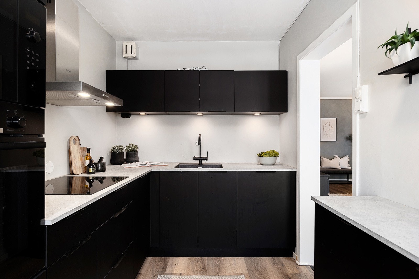 Moderne og stilrent KVIK-kjøkken, oppgradert i 2022 Galleribilde