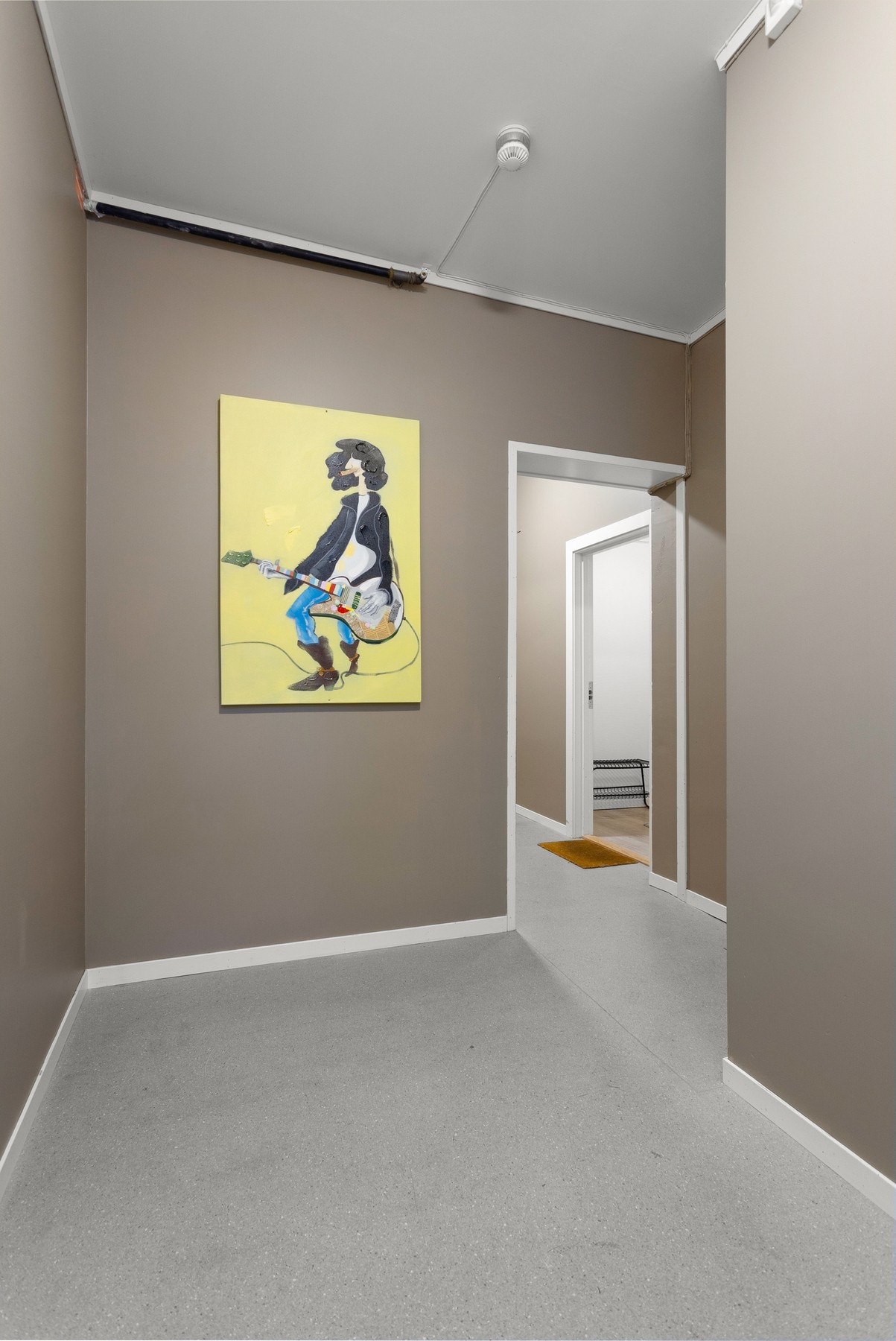 Bygget er nylig seksjonert. Det er ingen fellesgjeld og meget lave felleskostnader. Galleribilde