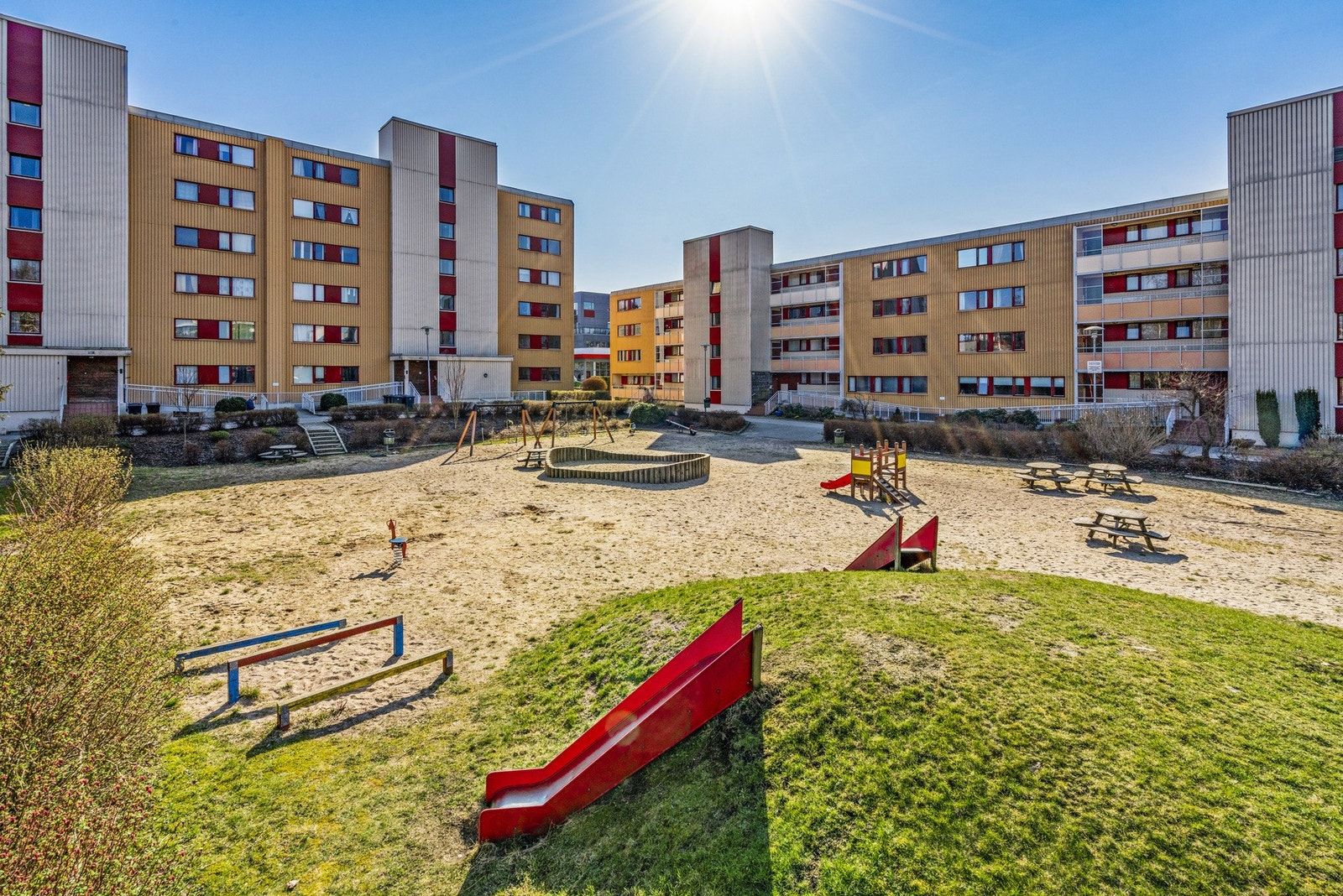 Lekeplass mellom blokkene Galleribilde