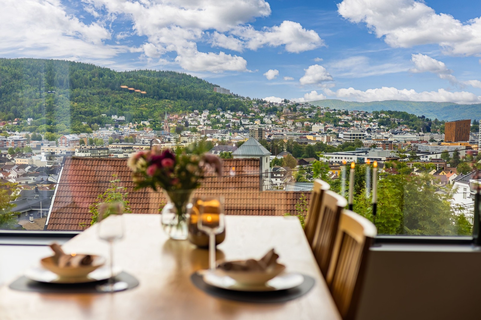 Den åpne utsikten skaper en unik ramme rundt ethvert måltid Galleribilde