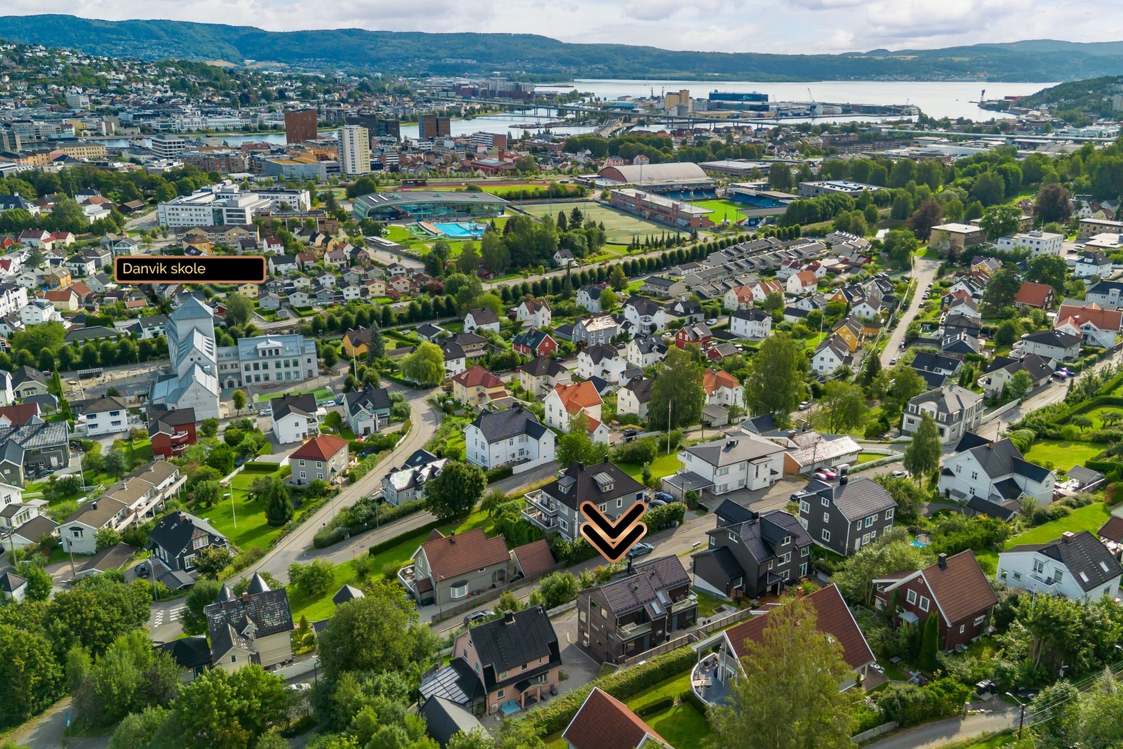 Danvik skole ligger rett i nærheten med gangvei hele veien for en trygg skolevei Galleribilde