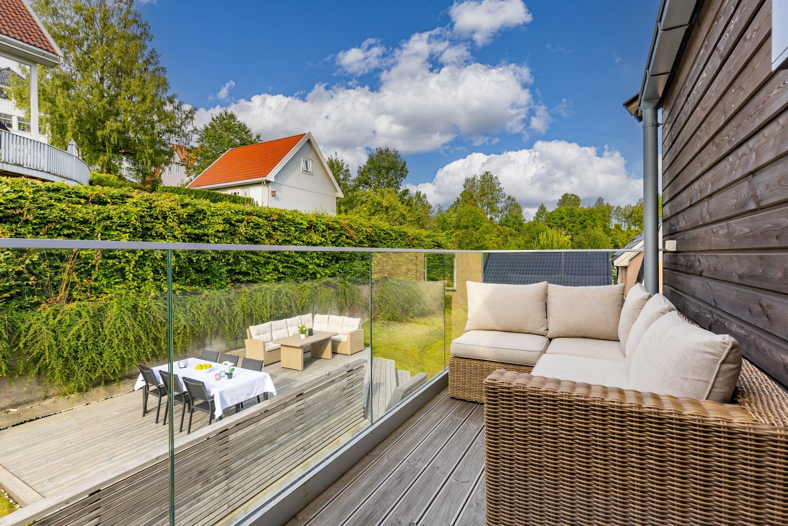 Med romslige terrasser er det enkelt å invitere venner og familie til hyggelige sommerdager i friluft Galleribilde