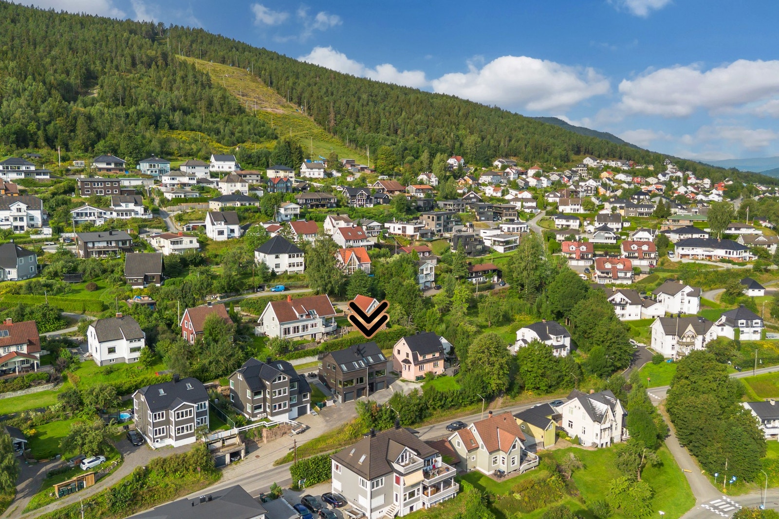 Godt og trygt nabolag med gode solforhold og turmuligheter Galleribilde