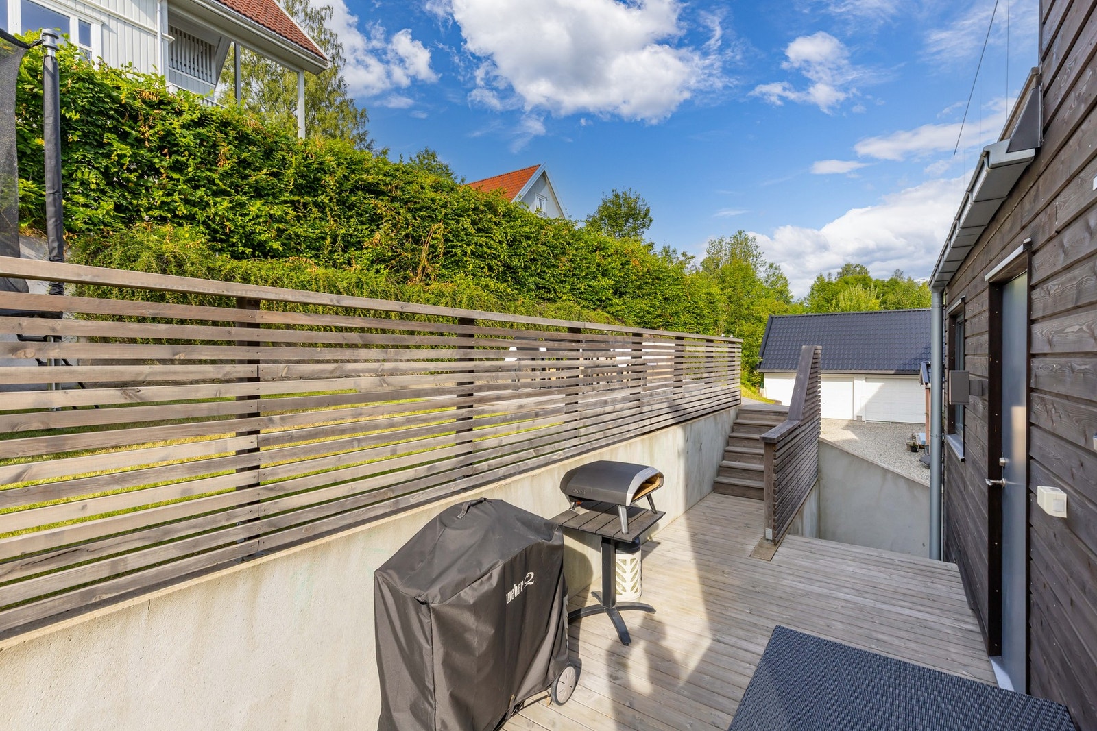 Enkel tilgang fra huet til terrasse med trapp Galleribilde