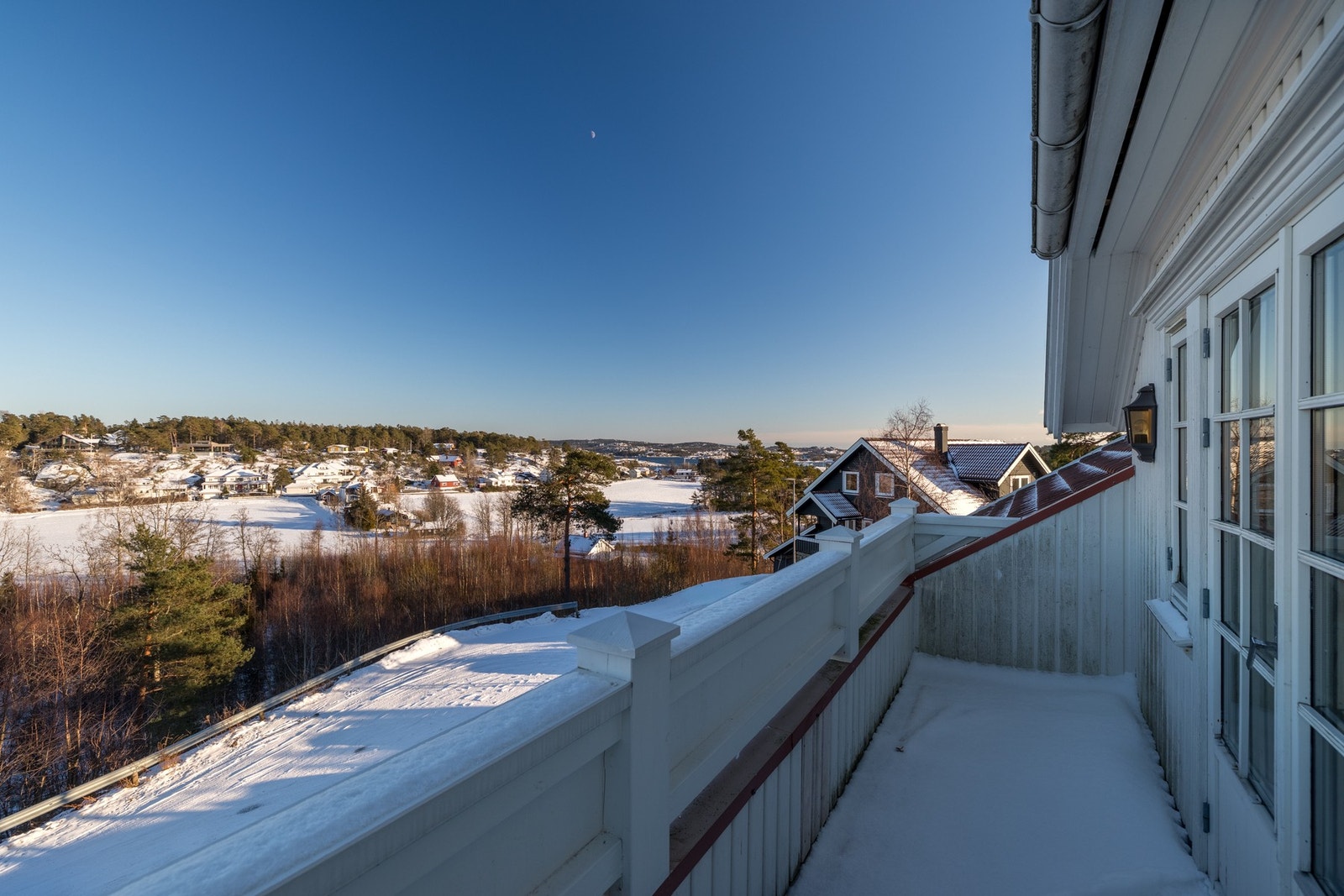 Utsikt fra veranda i 2.etasje. Galleribilde