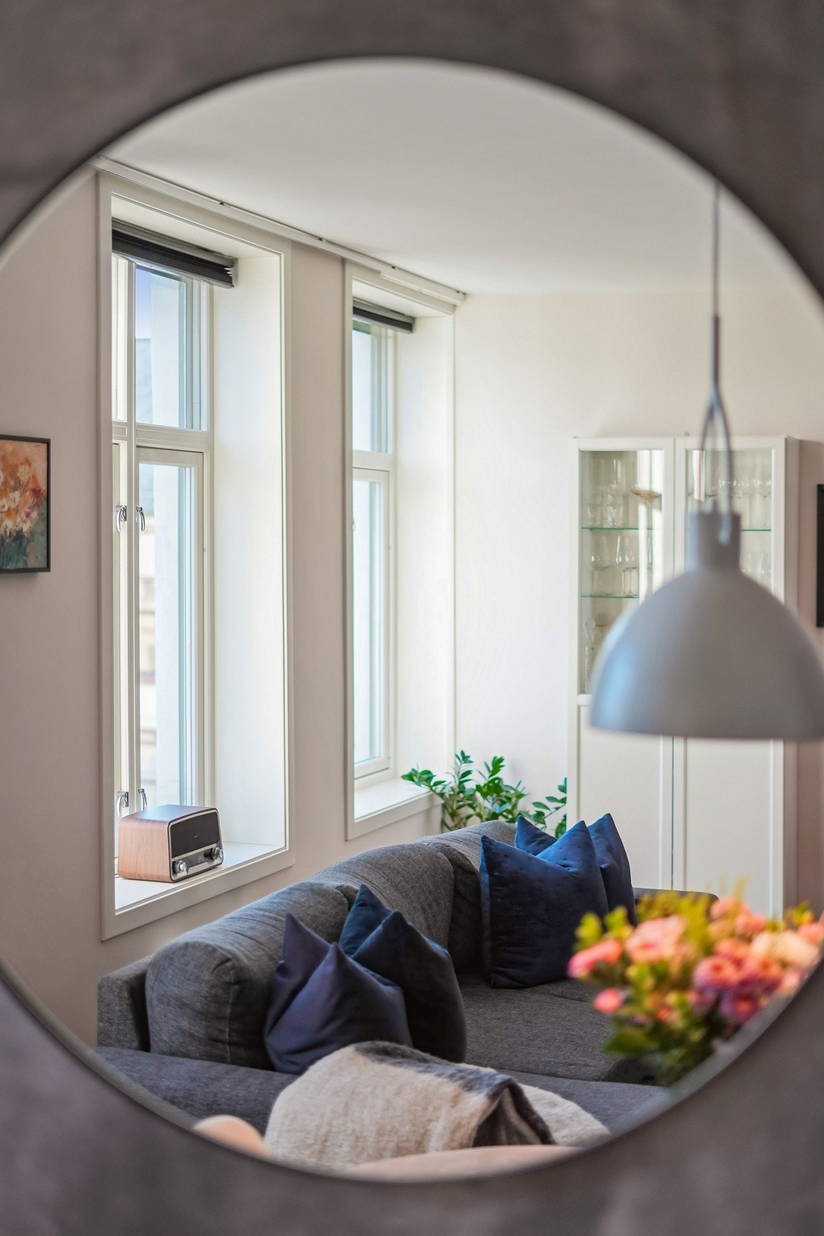 Fellesutgifter pr mnd kr 2524,- inkluderer: Kommunle avgifter, strøm felles, byggforsikring og forretningsfører. Galleribilde