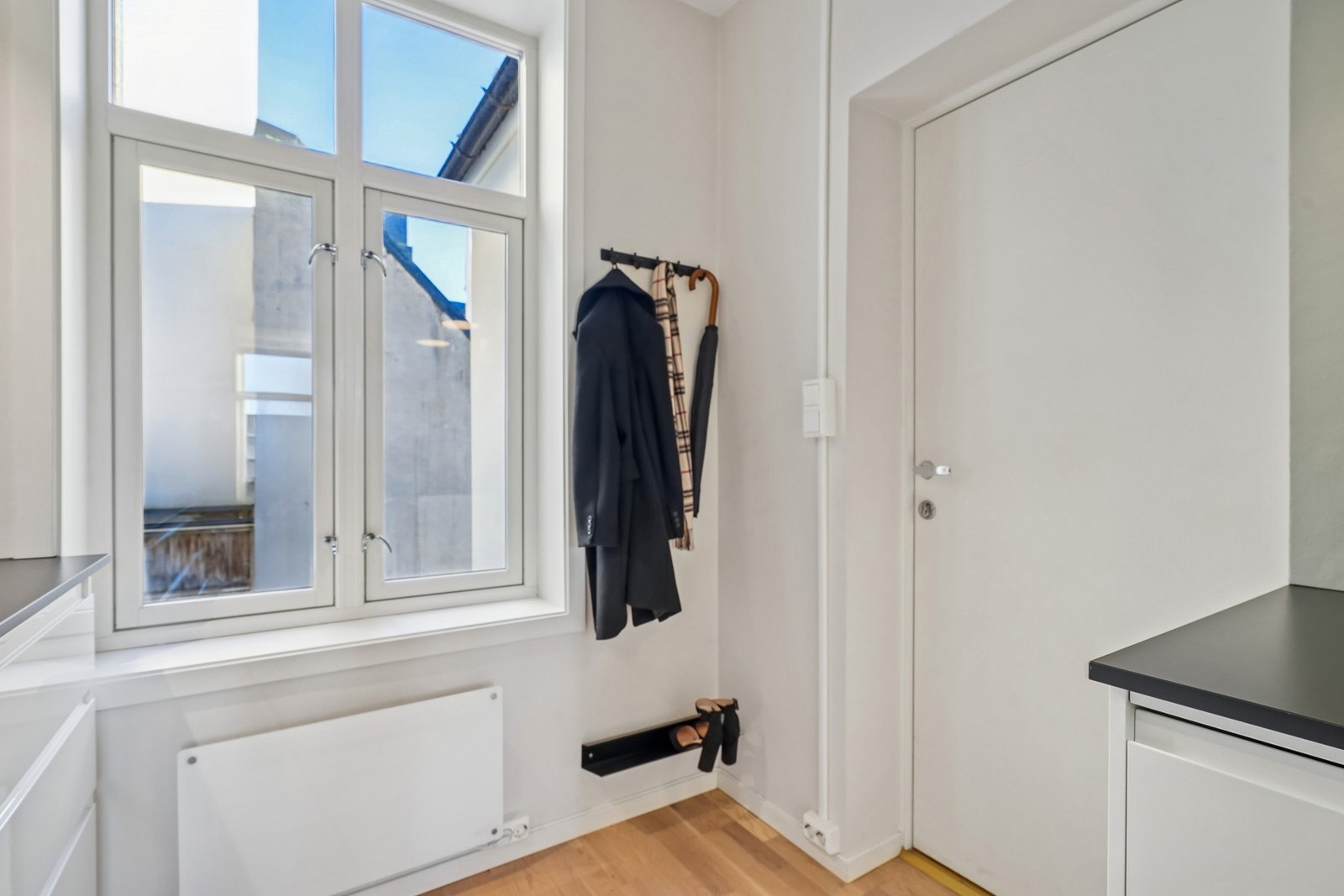 Entré med plass til å henge fra seg yttertøy. Galleribilde