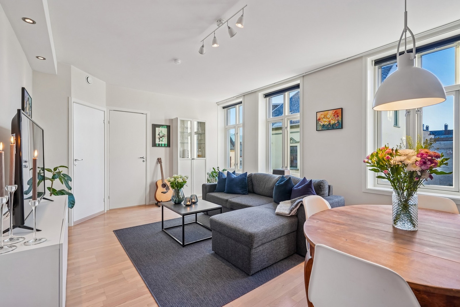 Leilighetens innvendige overflater ble fornyet i 2017. Galleribilde