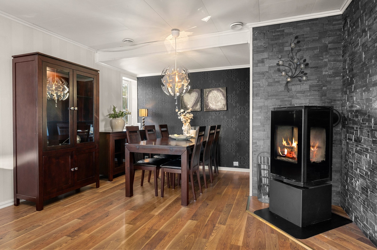 Her har man god plass til å samle familie og venner til hyggelige sammenkomster. Galleribilde