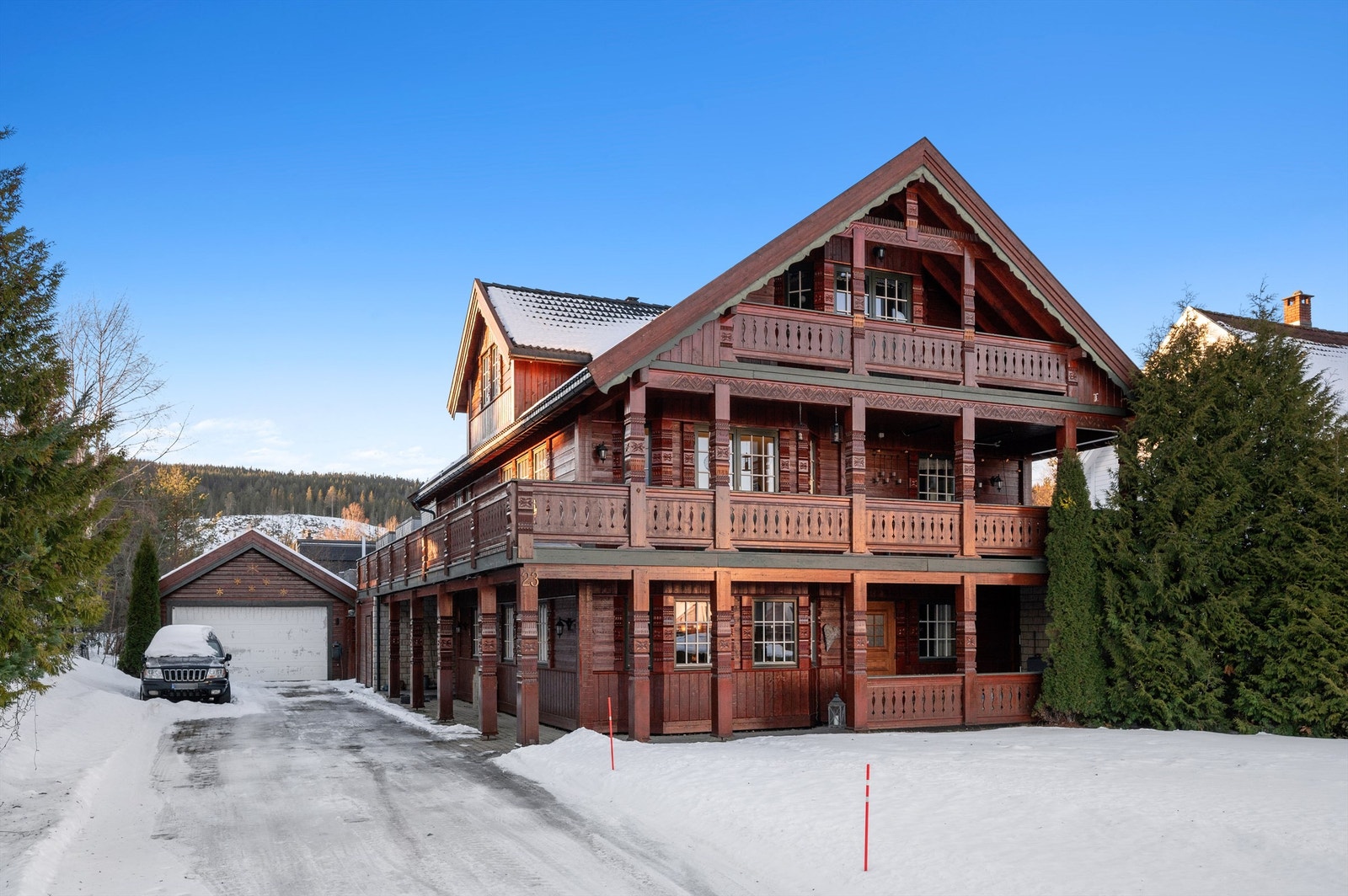 Det er en rekke tilbud for den som ønsker en aktiv fritid i området, og Klæbu treningssenter ligger midt i sentrum. Fra eiendommen er det også kort vei til lekeplass, fotballbane, idrettshall og ridesenter, m.m. Galleribilde