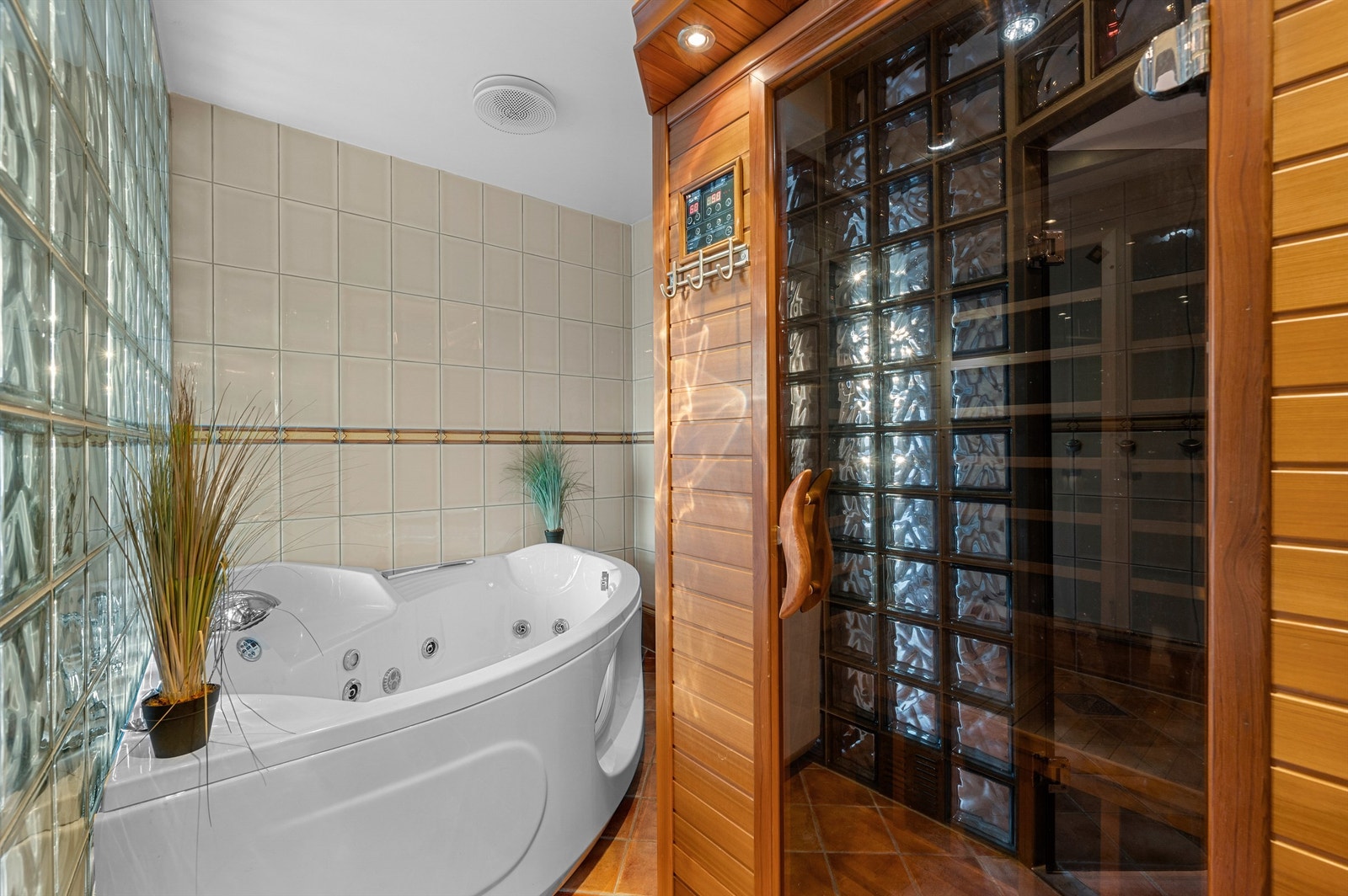 Egen sauna gir en lun og avslappende spa-følelse, perfekt etter lange dager. Galleribilde