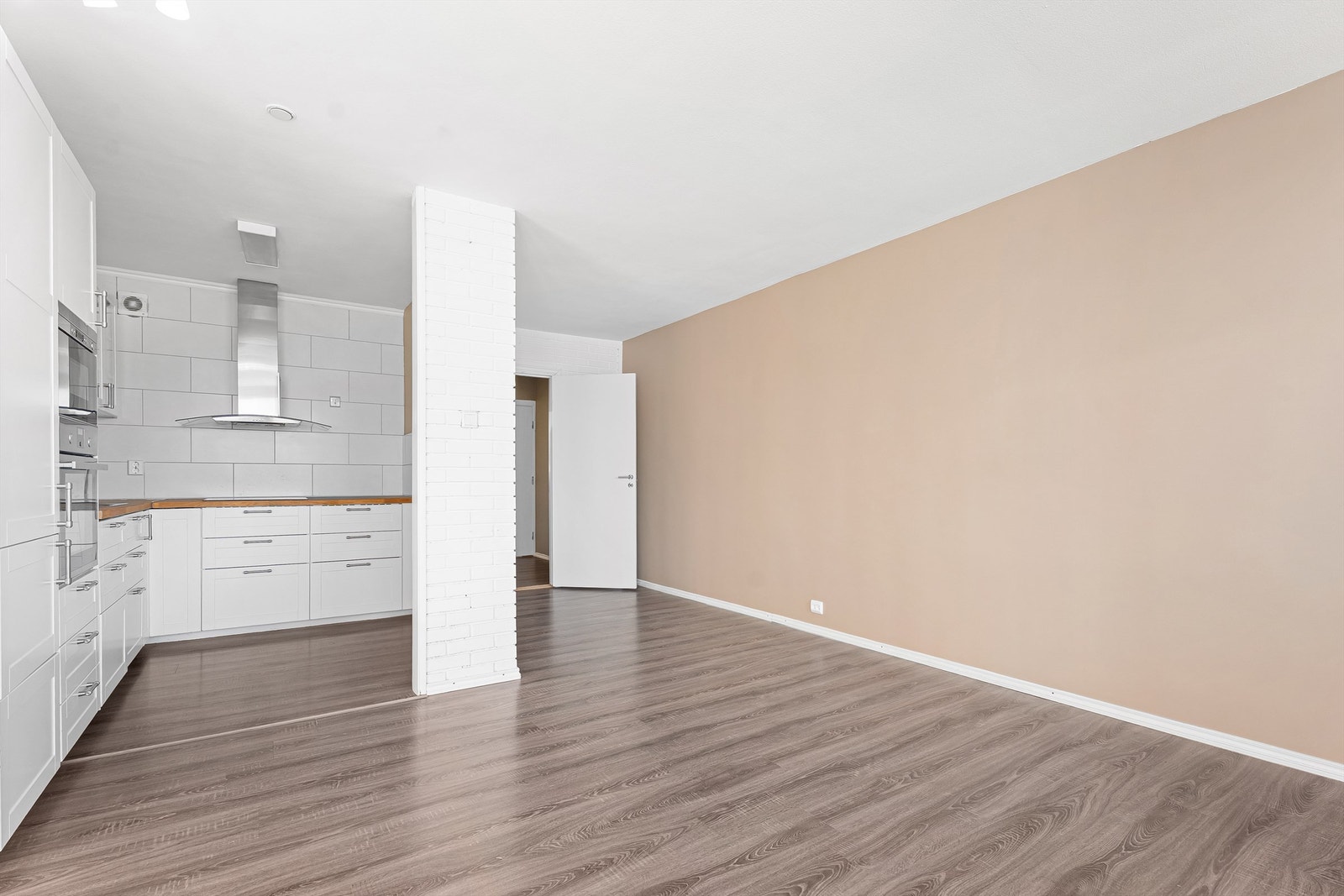 Her er det gode møbleringsmuligheter til det du måtte ha behov for. Galleribilde