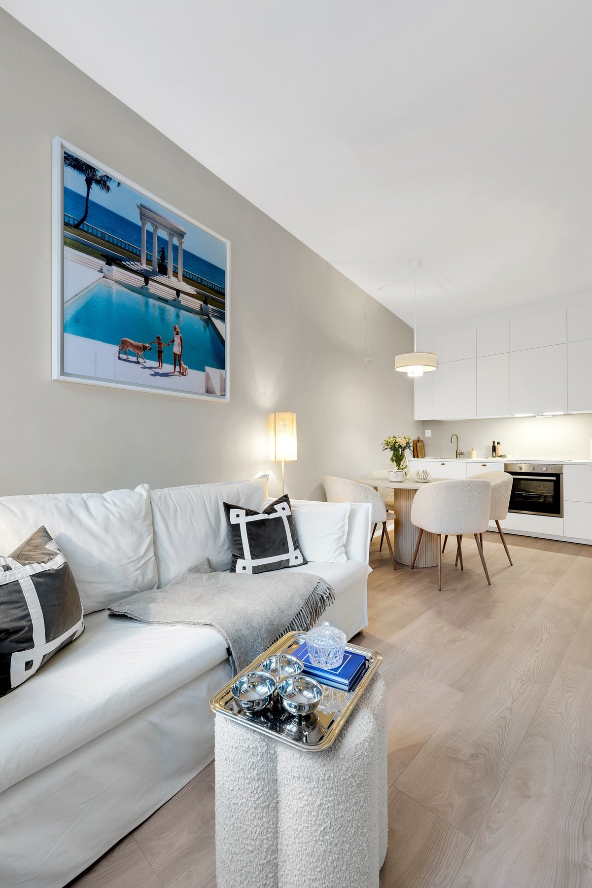 Det første man legger merke til er den gode takhøyden på ca. 2,86m, noe som bidrar til den luftige romfølelsen. Galleribilde