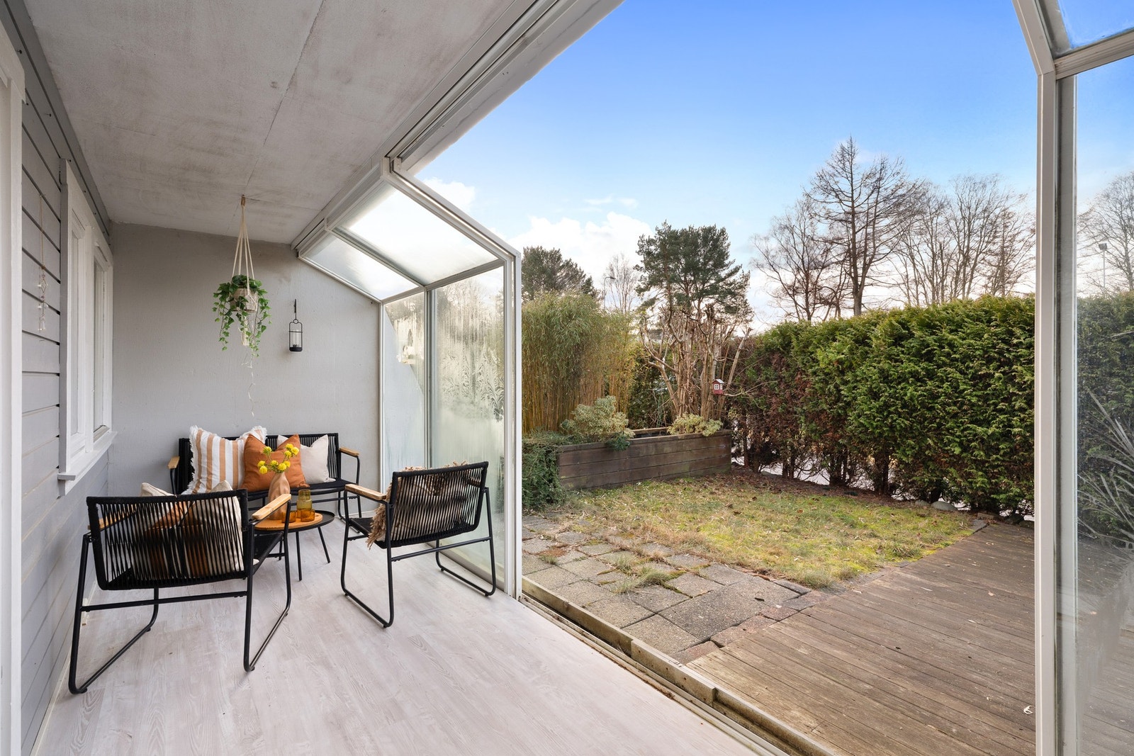 Hagestuen er på ca. 14 kvm og har laminatgulv fra 2021. Galleribilde