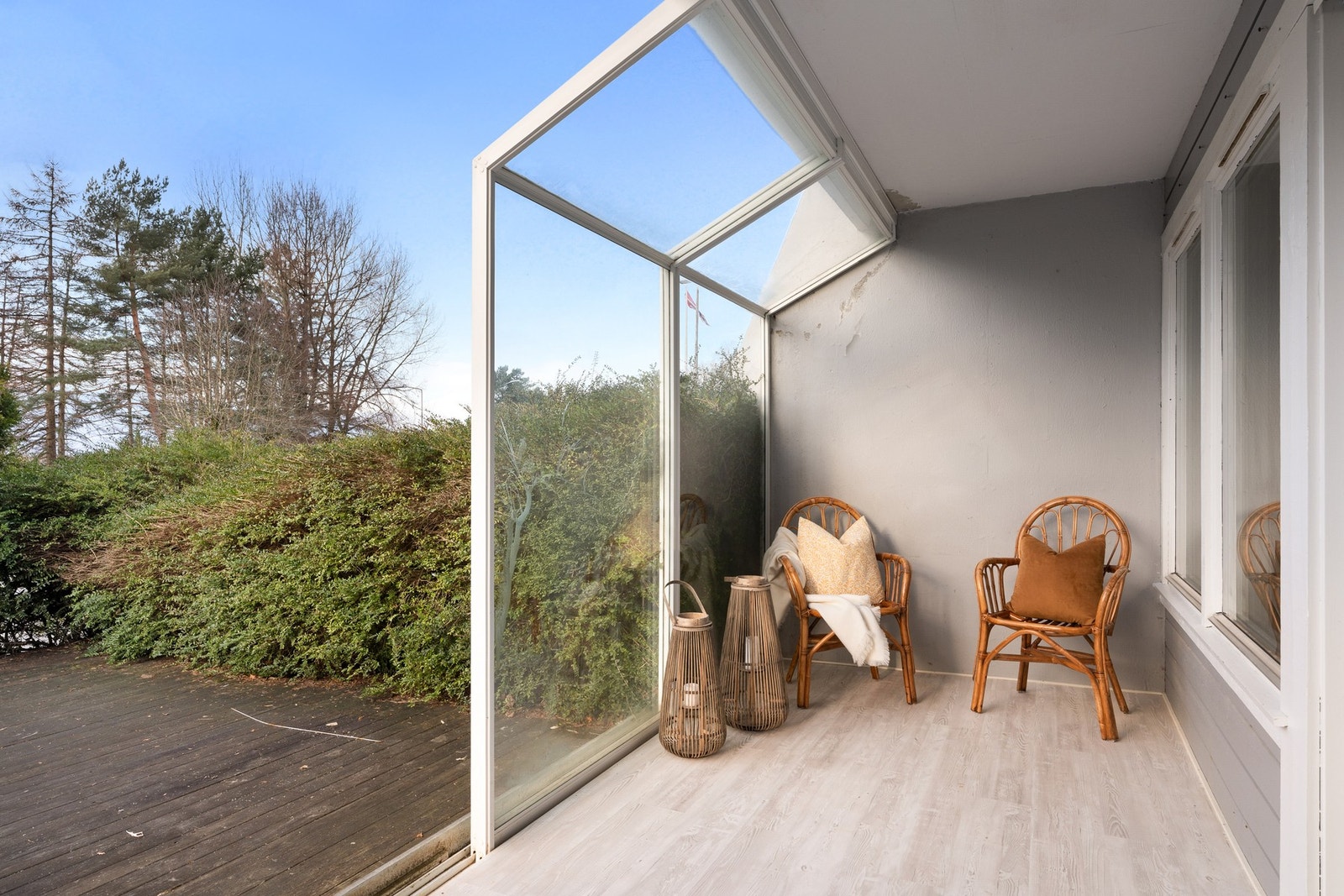 Her har man god plass til både spise- og sofagruppe. Galleribilde