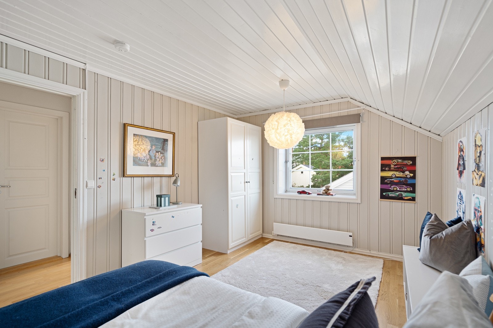 I andre etasje finner du soverommene - lyse og behagelige rom som gir gode muligheter for både barn og voksne. Galleribilde