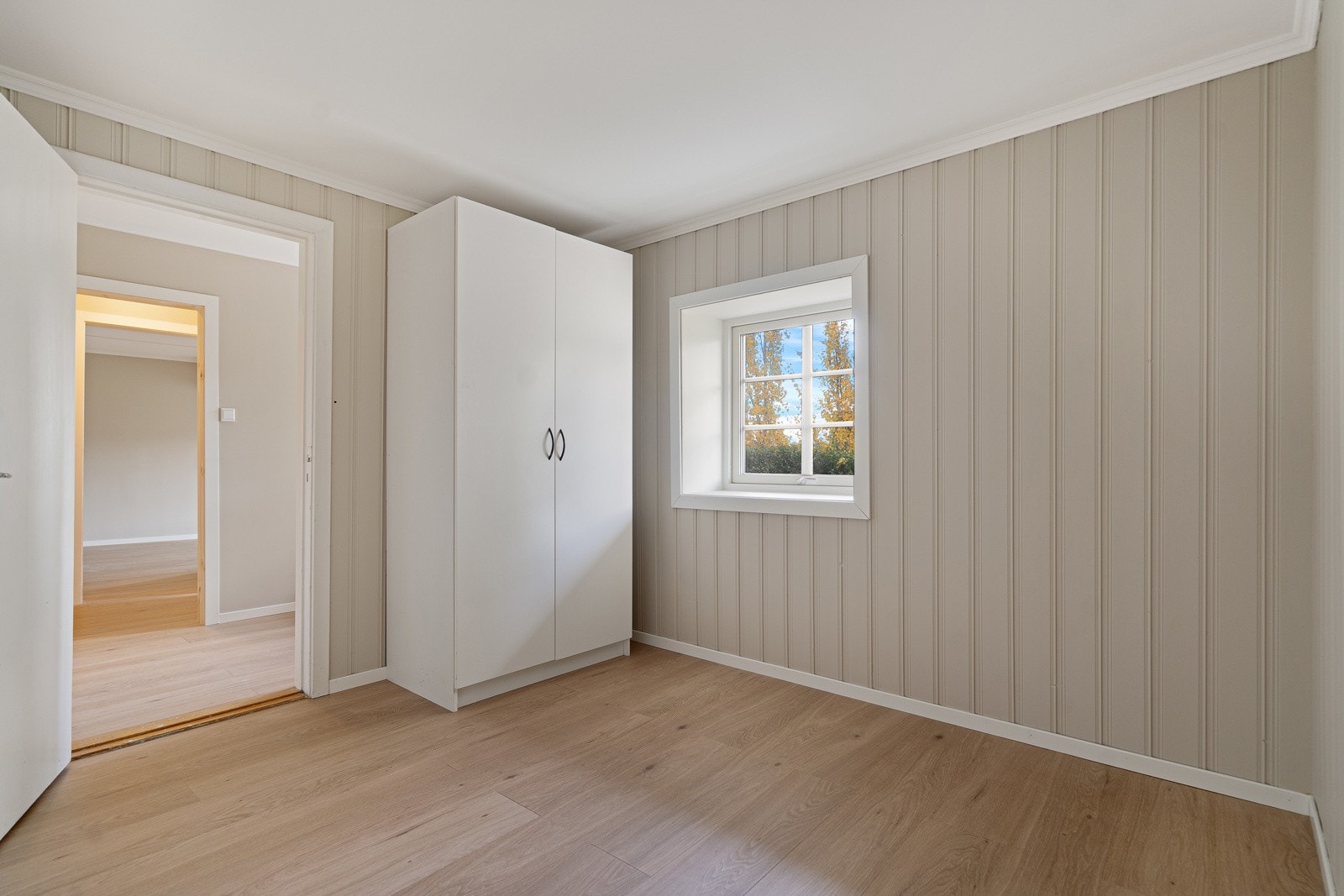 Underetasjen byr gode muligheter - et ideelt sted for tenåringer, TV-stue, eller hobbyrom. Galleribilde