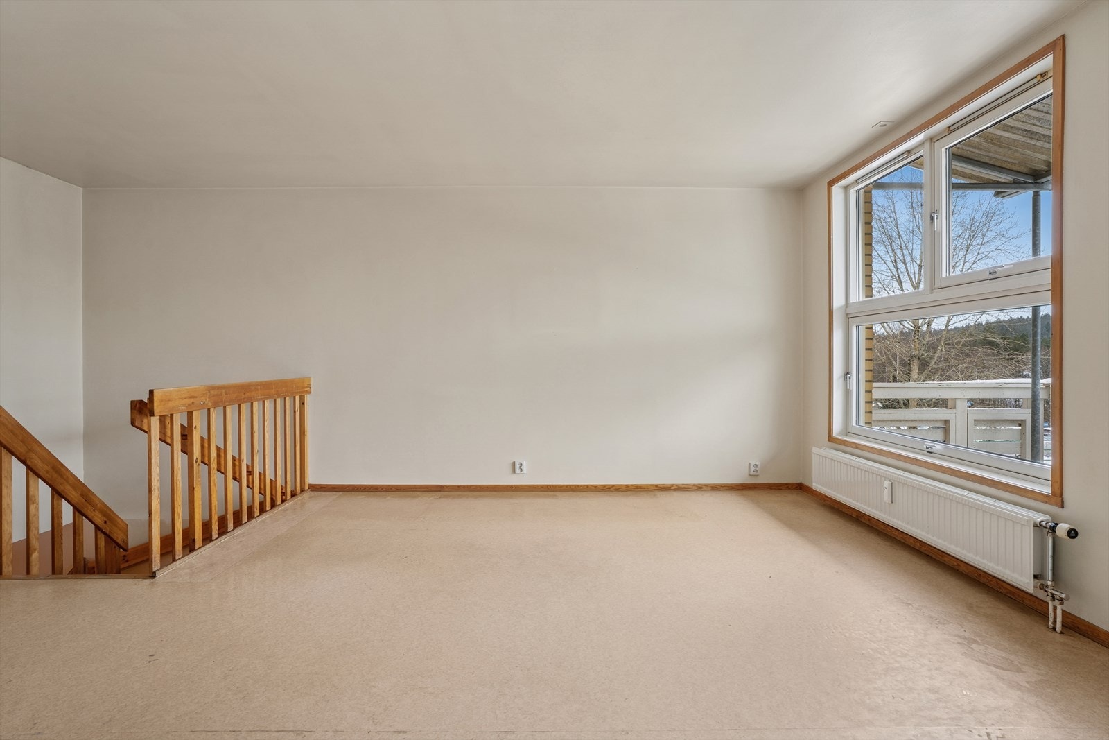 Fyring og varmtvann via fjernvarme. Radiatorer tilknyttet og varmt forbruksvann fra fellesanlegg. Galleribilde