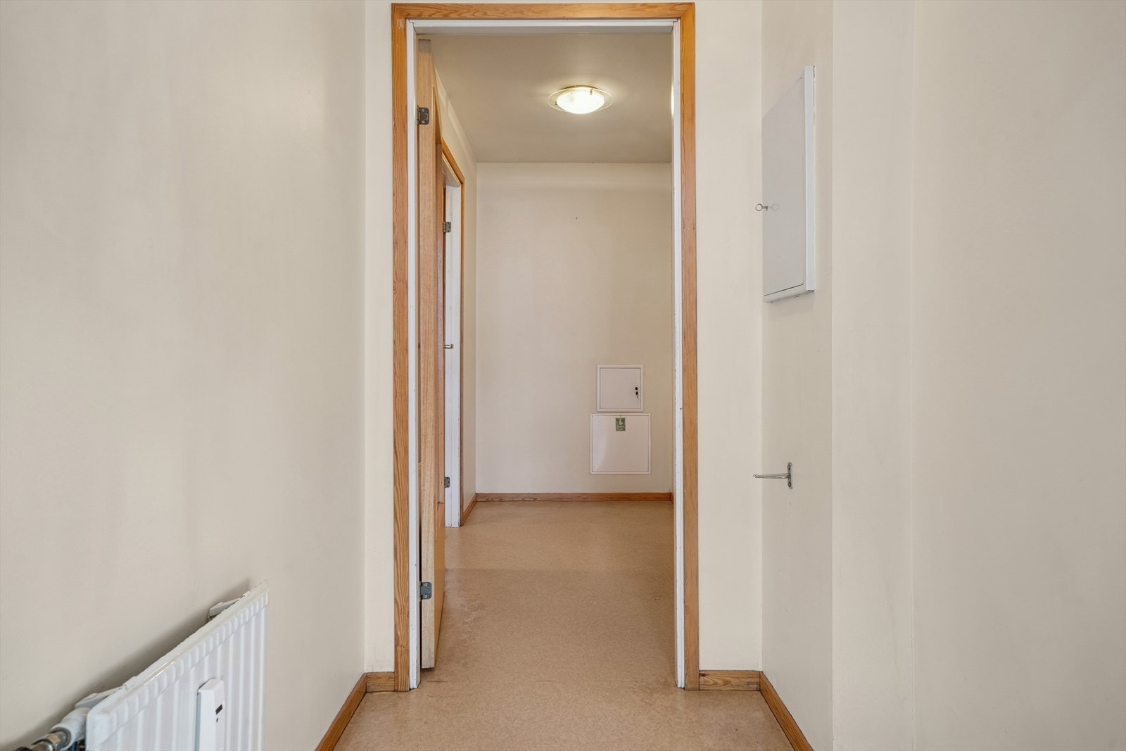 Entré med plass til å henge fra seg yttertøy og sette fra seg sko. Galleribilde