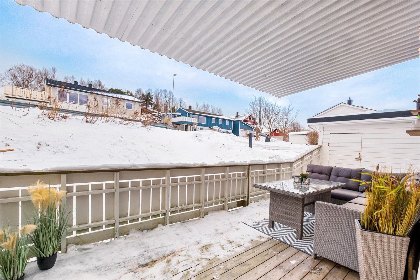 Nyt god ettermiddags- og kveldssol her. Galleribilde